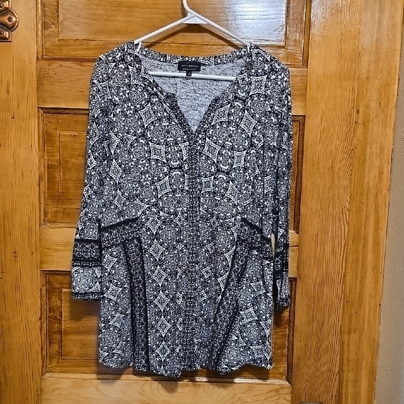 Lucky Brand Tops - Lucky Brand Long Sleeve Black and White Graphic Tunic  1X